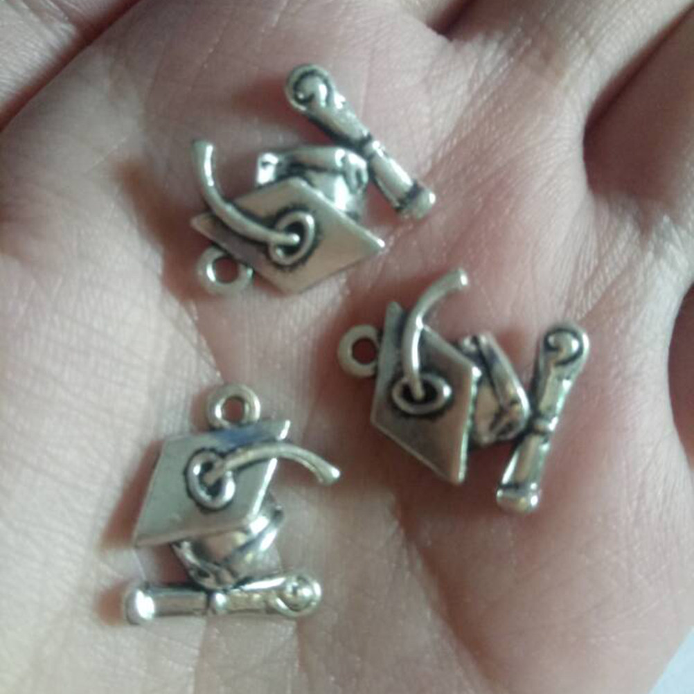 40 pendentifs chapeau de diplô - Jewelry Making Diploma avis et prix