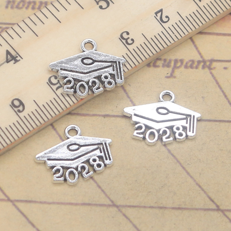 30 Breloques Chapeau de Remise - Jewelry Making Diploma avis et prix